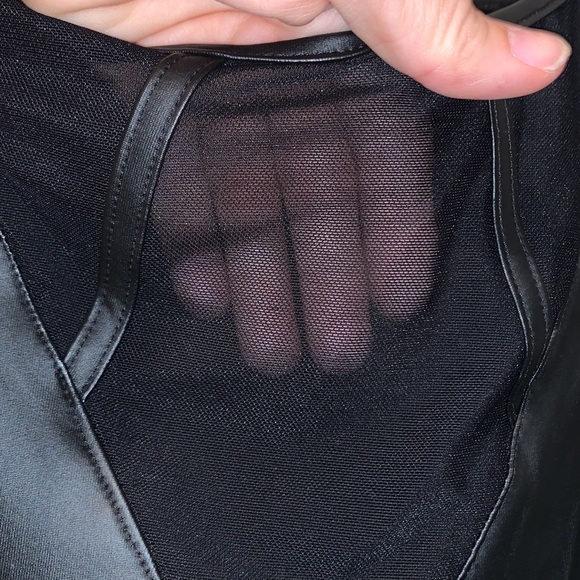 NWT faux leather sleeveless cropped top - Picture 3 of 7